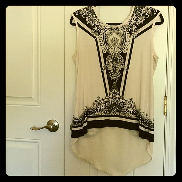 Gorgeous Sleeveless Asymmetrical Blouse - Picture 2 of 3